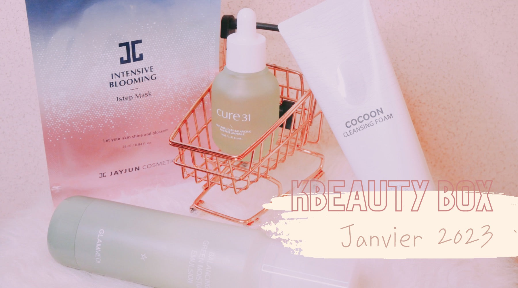 Produits de la K Beauty Box de Janvier 2023 par Ma Petite Corée, comprenant soins de la peau avec masque, sérum, et nettoyant visage.