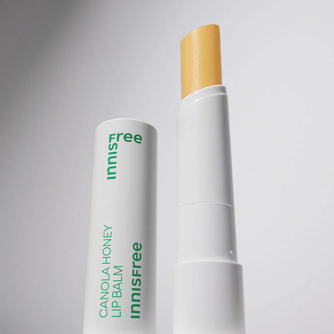 INNISFREE Canola Honey Lip Balm 3.5g : baume à lèvres miel de canola, marque INNISFREE, sur fond clair, packaging blanc/or.