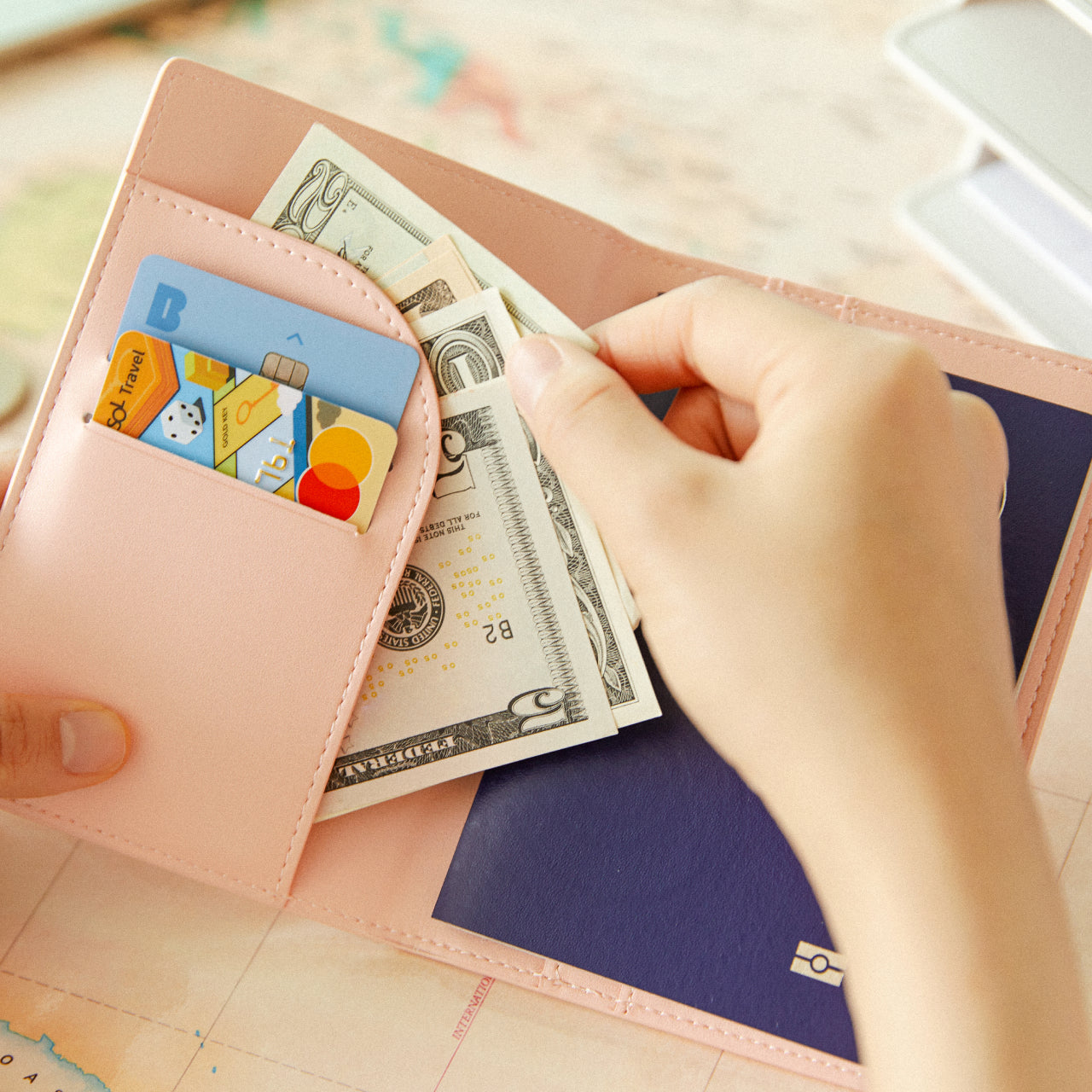 Etui Passeport Petite Apeach - Kakao Friends
