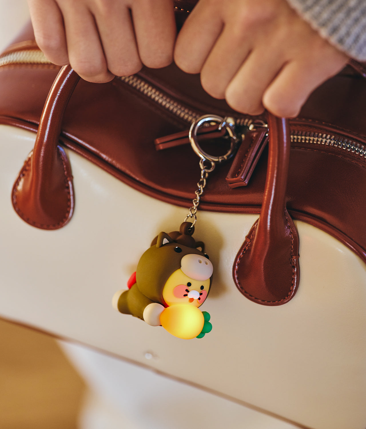 KAKAO FRIENDS - LED Figurine Porte-cles Chunsik - Detail 6