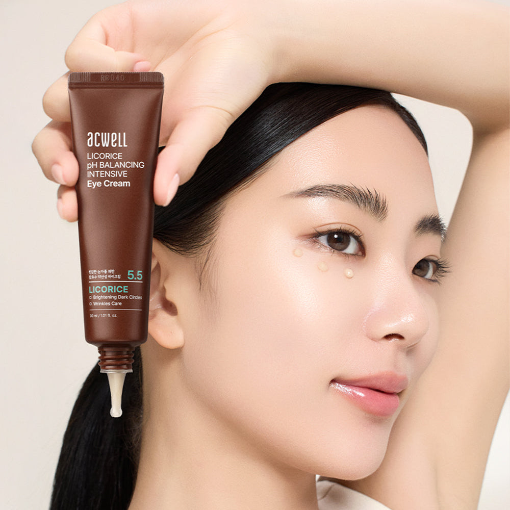ACWELL Licorice Ph Balancing Eye Cream 30ml de la marque ACWELL, visage avec crème pour les yeux à la main