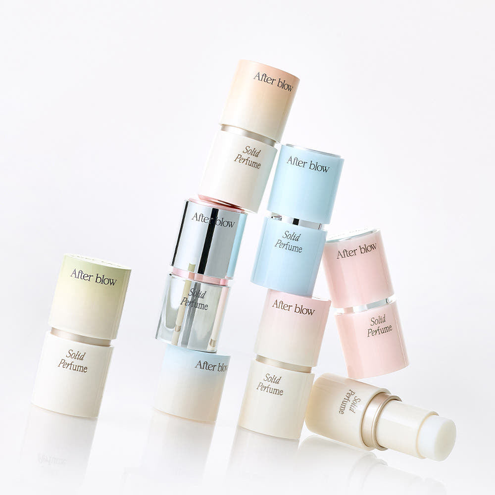 Décris l'image en français : AFTER BLOW Solid Perfume 6.5g, plusieurs baumes sur fond clair, style boutique.