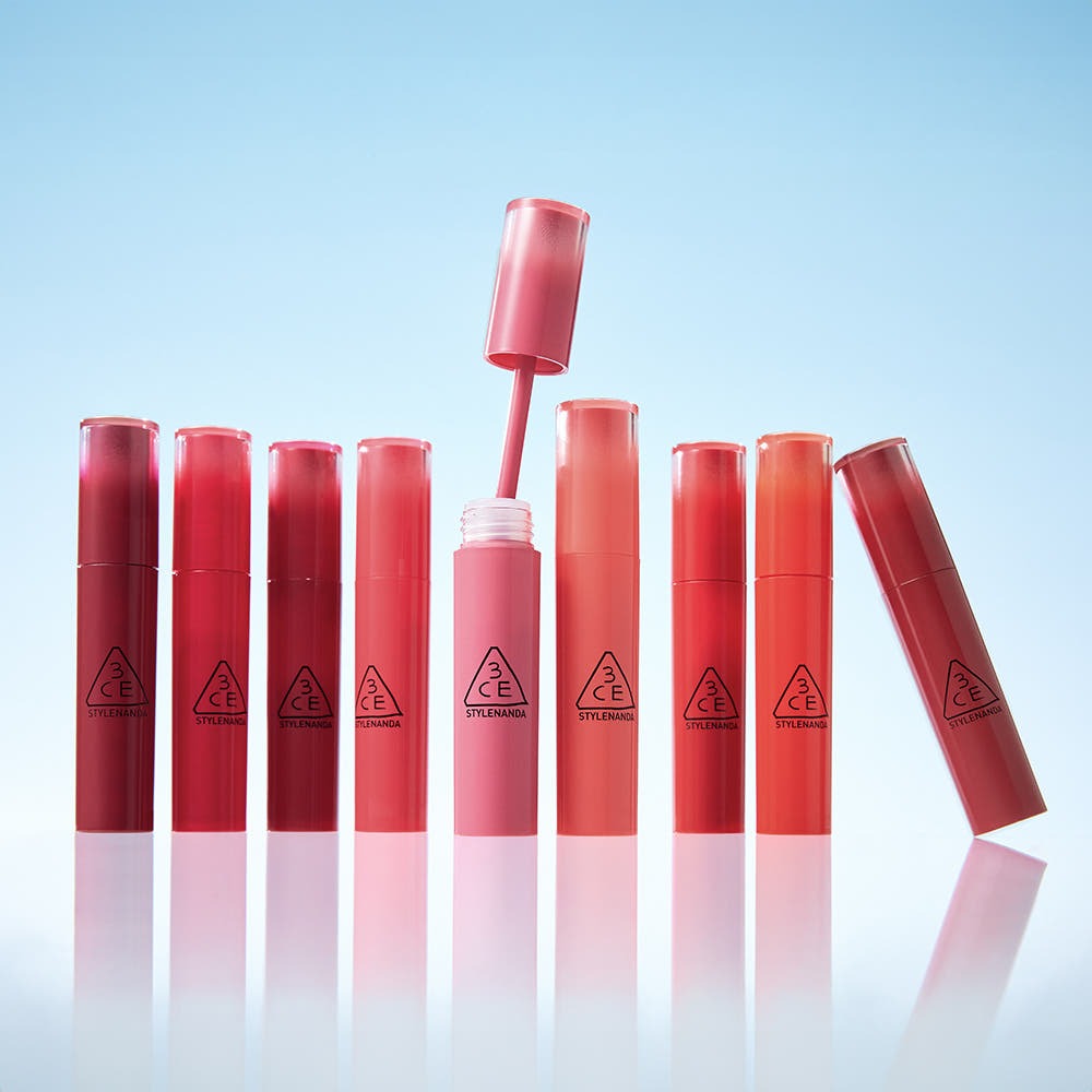 3CE Lazy Pop Lip Stain, gamme de rouges à lèvres stylés 3CE sur fond clair, présentation produit beauté.