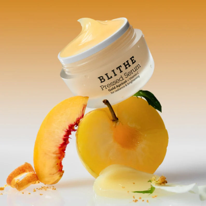 BLITHE Pressed Serum Gold Apricot 50ml de la marque BLITHE, flacon lumineux sur fond orange avec abricot