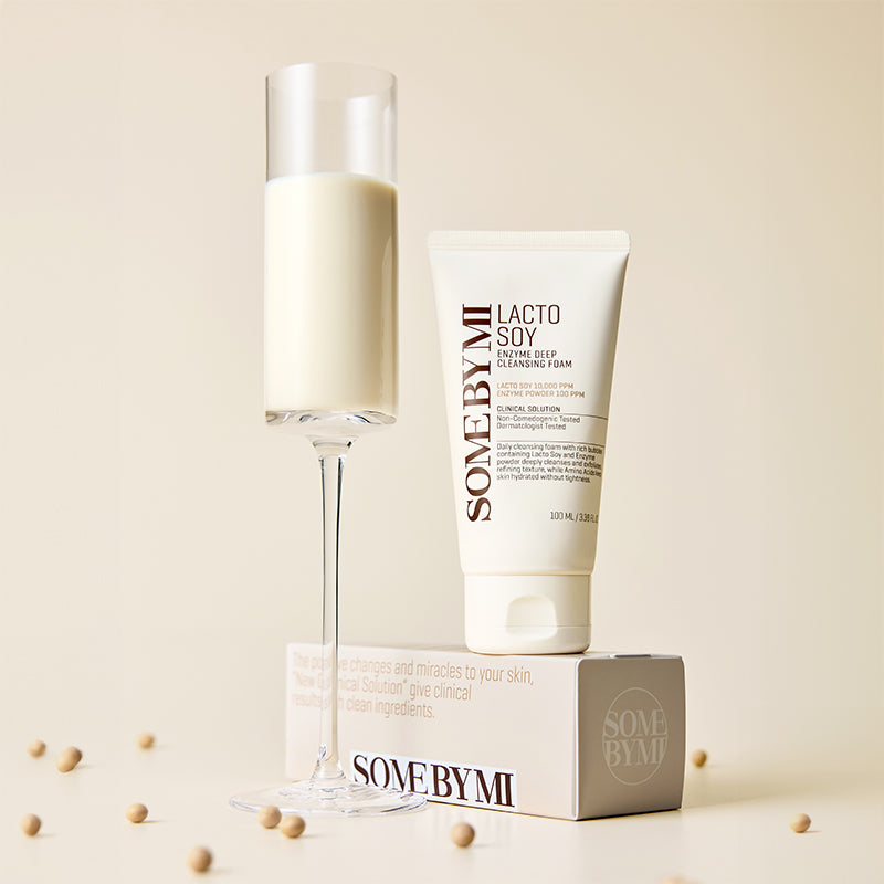 SOME BY MI Lactosoy Enzyme Deep Cleansing Foam 100ml, mousse nettoyante en tube crème, marque SOME BY MI sur fond beige