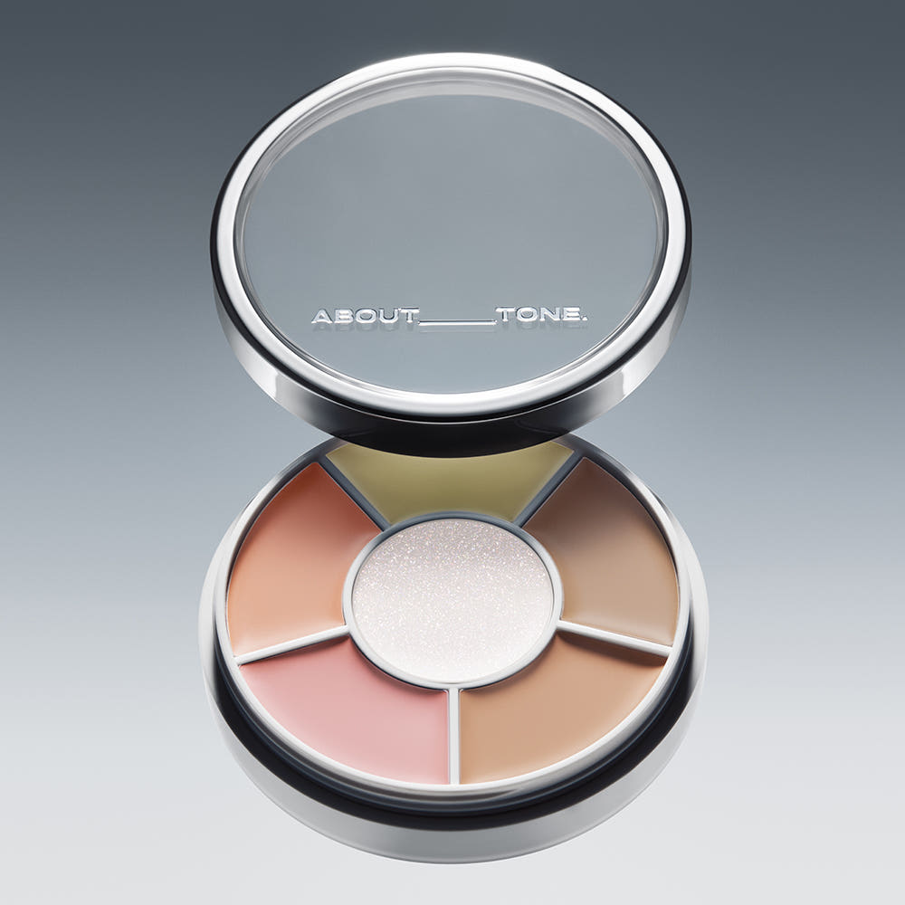 ABOUT TONE Designing Multi Palette 6.5g, palette maquillage avec 4 teintes sur fond gris, vue produit marque ABOUT TONE.