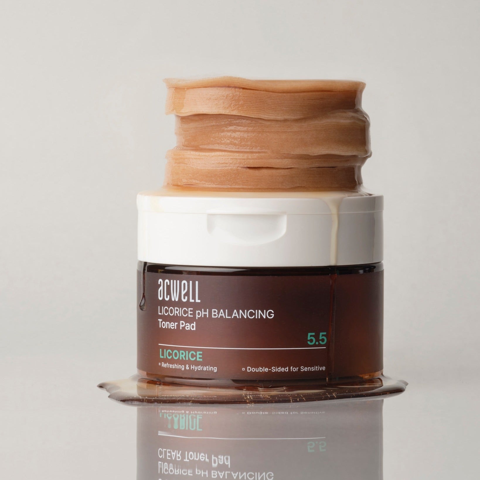 ACWELL Licorice pH Balancing Toner Pad 70P : pot de toner avec pads au visuel, sur fond clair, marque ACWELL.