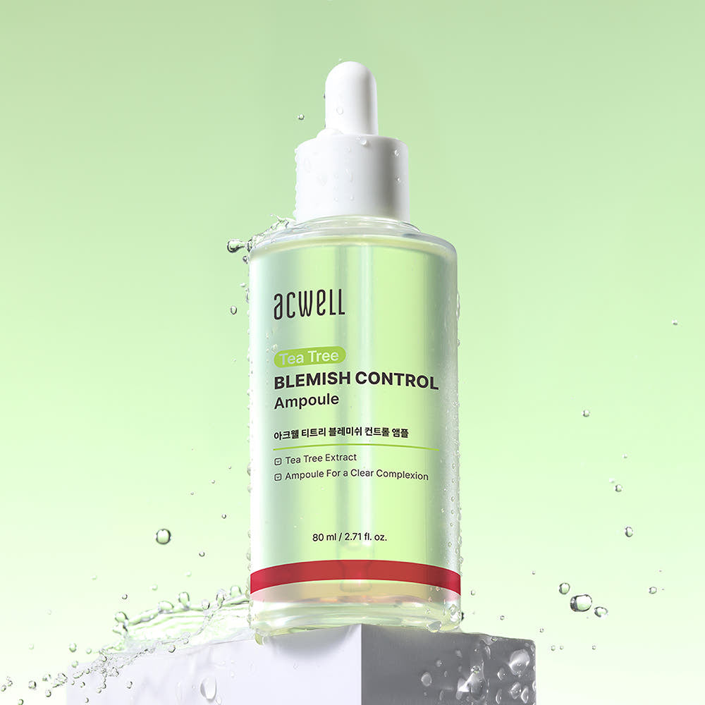 ACWELL Tea Tree Blemish Control PDRN Ampoule 80ml sur fond vert, flacon marque ACWELL, gouttes d’eau, style skincare