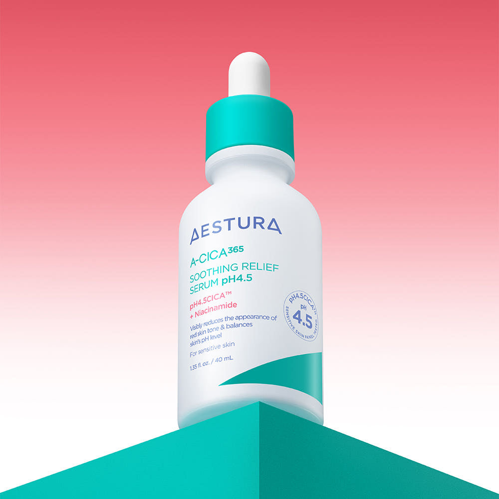 AESTURA A-cica 365 Soothing Relief Serum pH4.5 40ml, bouteille sur fond rose et blanc, contexte skincare apaisant
