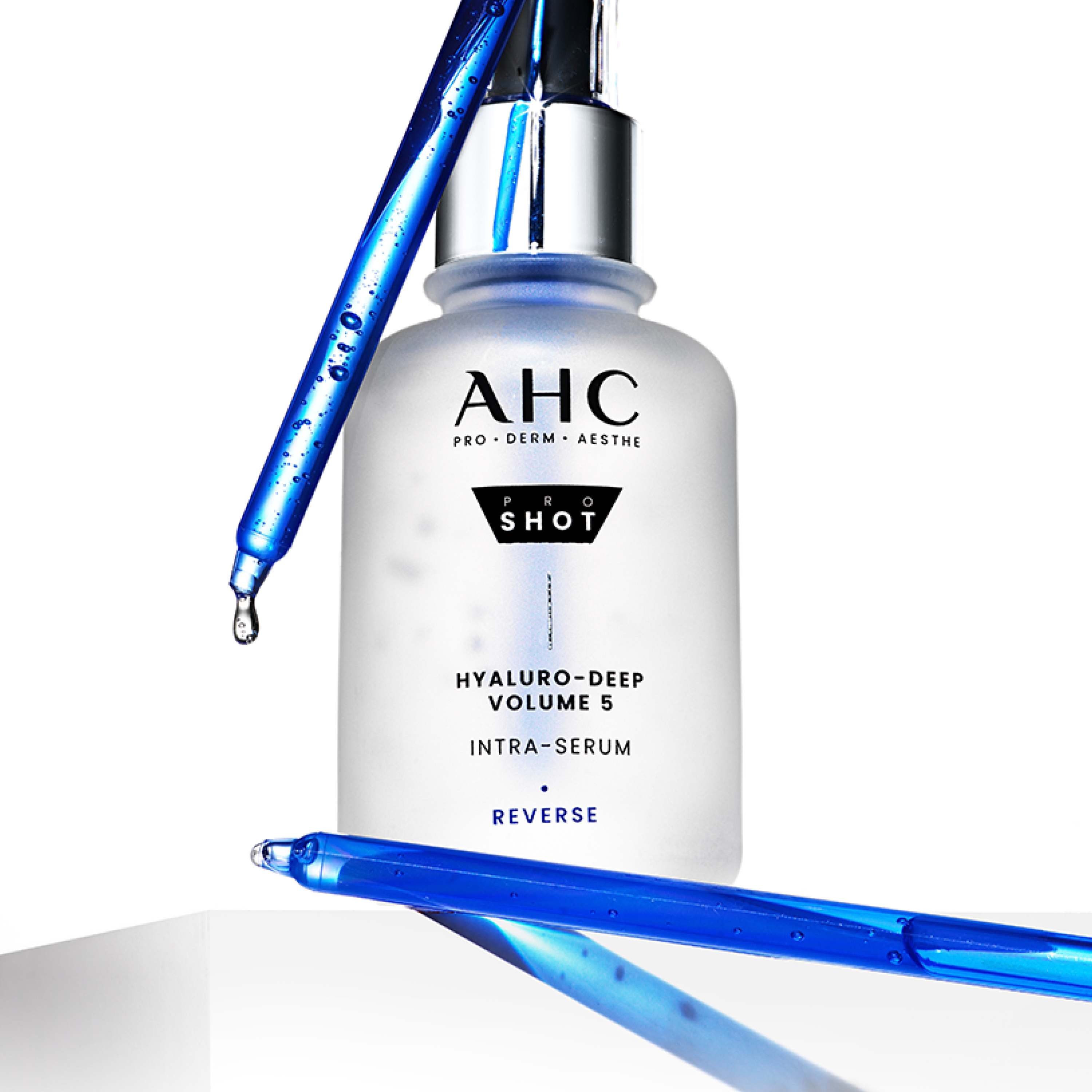 AHC Pro Shot Hyaluro Deep Volume 5 Intra Serum 40ml AHC, flacon blanc bleu sur fond clair, effet sérum goutte