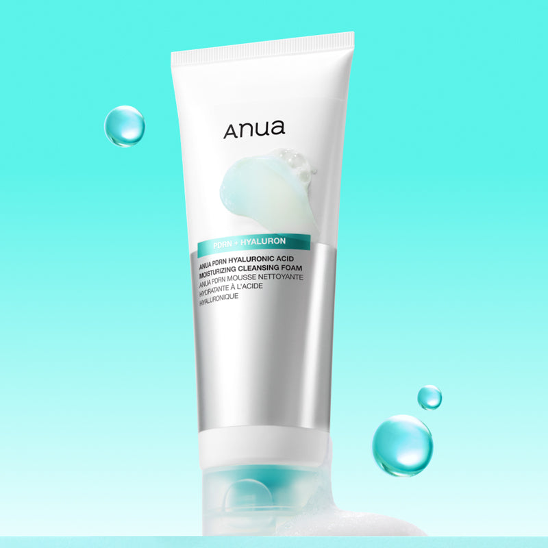 ANUA PDRN Hyaluronic Acid Moisture Cleansing Foam 150ml, mousse nettoyante Anua sur fond bleu avec gouttes.
