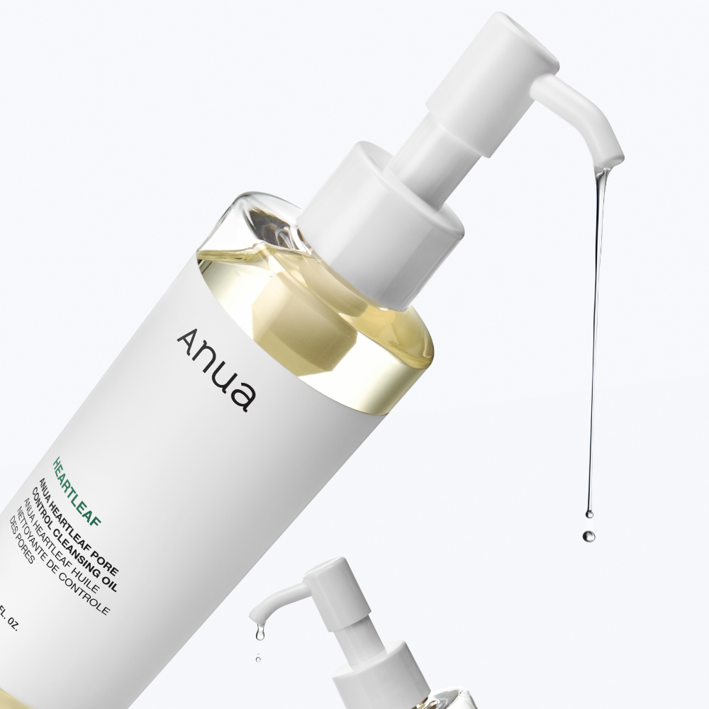 ANUA Heartleaf Pore Control Cleansing Oil 200ml de la marque Anua, flacon pompe sur fond blanc, huile dorée en gouttes.