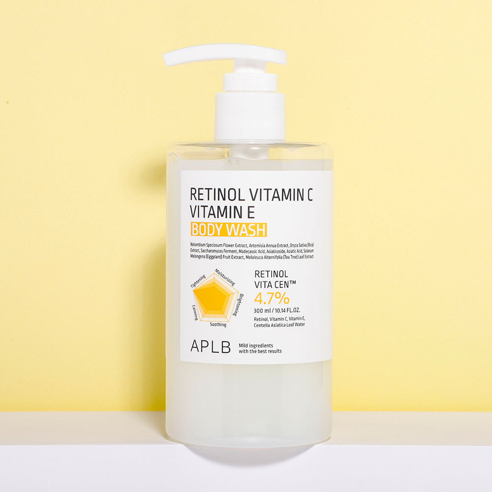 APL B Retinol Vitamin C Vitamin E Body Wash 300ml de la marque APLB sur fond jaune, flacon pompe blanc.