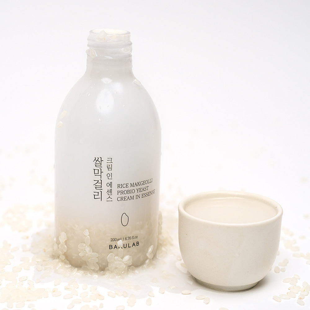 BARULAB Rice Makgeolli Probiotic Yeast Cream in Essence 200ml, flacon crème et tasse sur fond blanc, marque visible