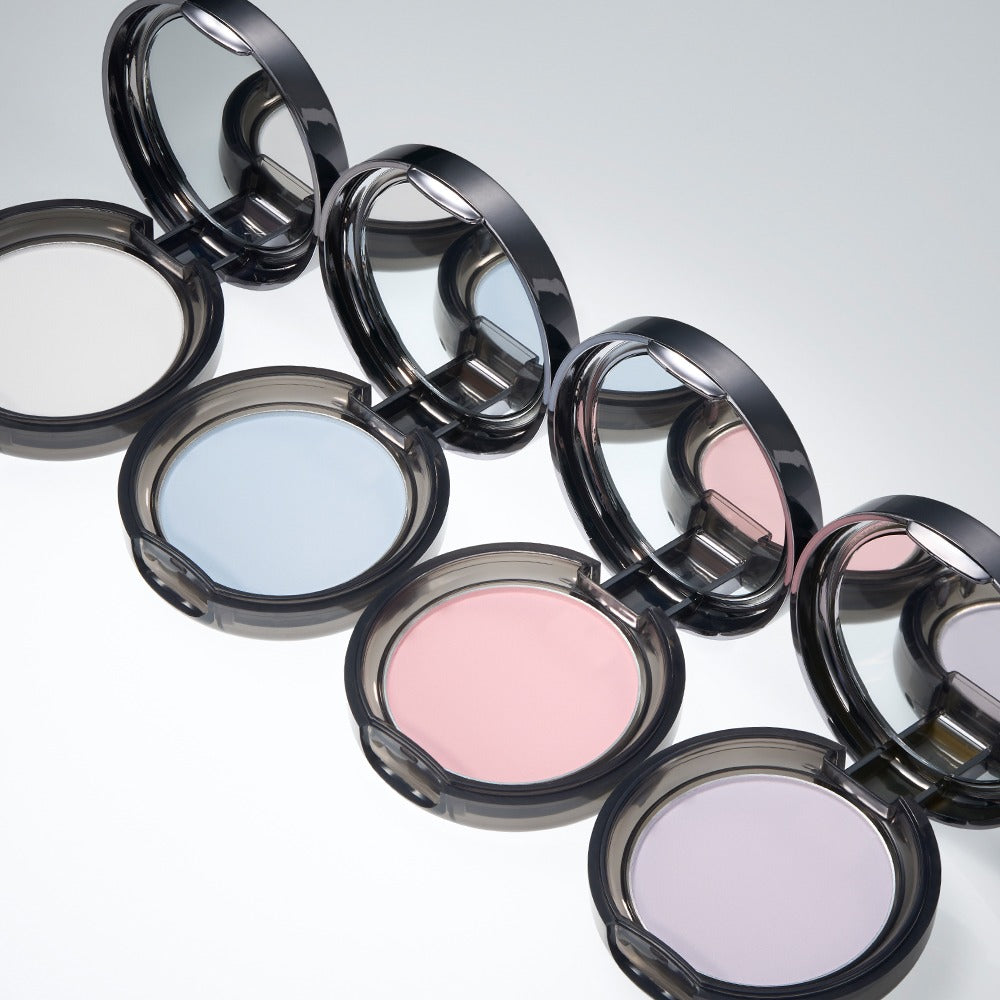 BBIA Oh Powder Pact de BBIA, poudres compactes roses et blanches dans un visuel cosmétique sur fond clair.