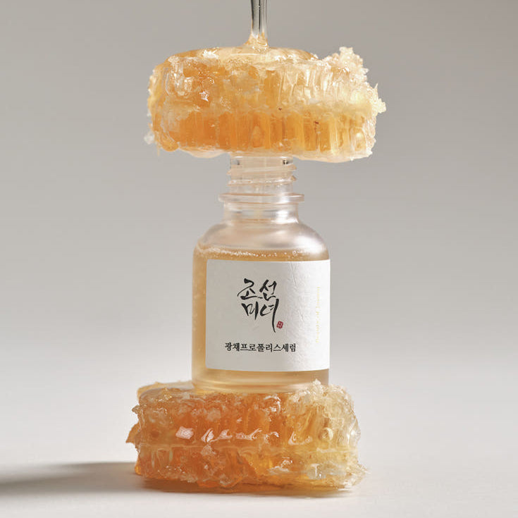 BEAUTY OF JOSEON Glow Propolis Serum 30ml : bouteille avec propolis dorée sur fond clair, marque coréenne beauté.