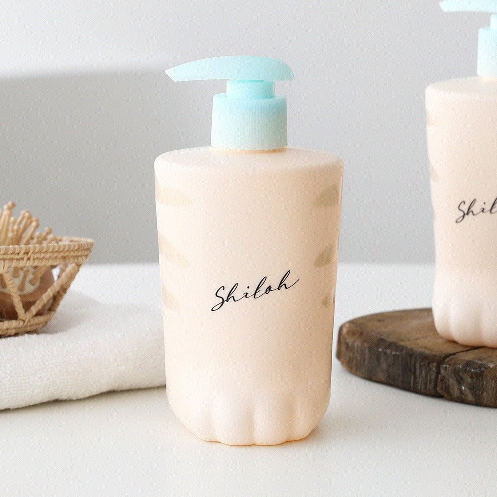 BELLBOY STUDIO Silky Shiloh Prime Conditioner 400ml, flacon sur table blanche, décor salle de bain minimaliste