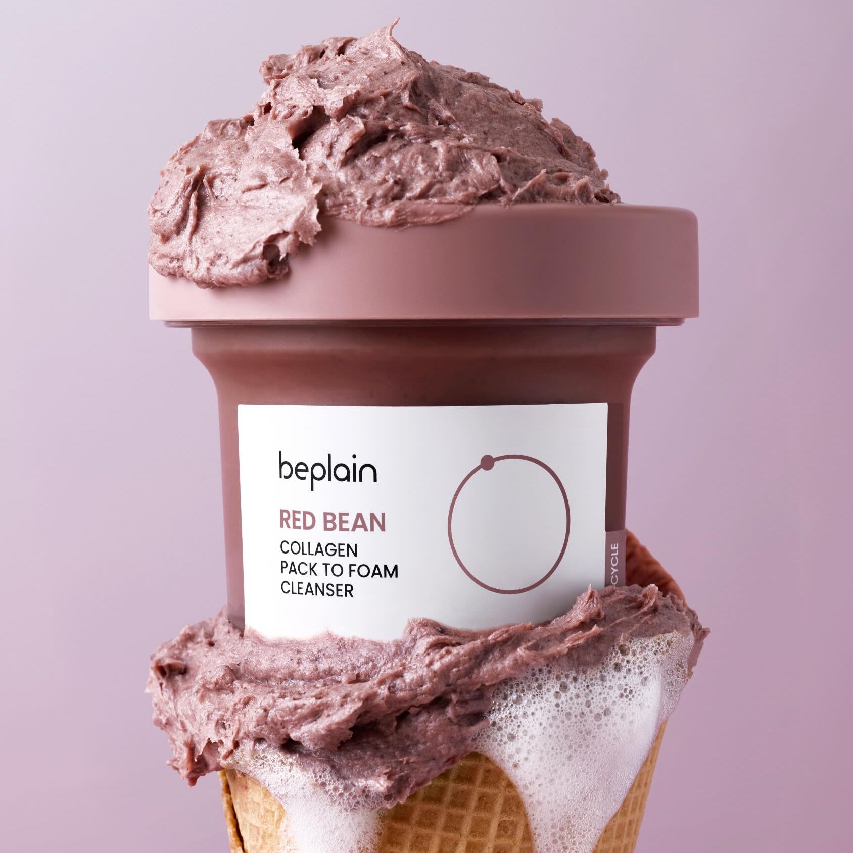 BEPLAIN Red Bean Collagen Pack-to-Foam Cleanser 100ml de beplain, crème mousse rouge-rose sur fond rose