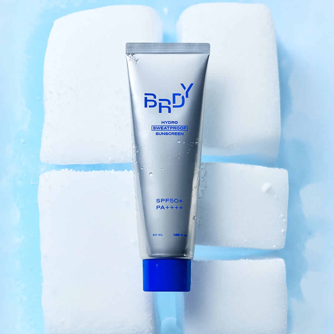 B.READY NEW Hydro Sweatproof Sunscreen 50ml de la marque BE.READY, tube sur glaçons bleus, effet sweatproof
