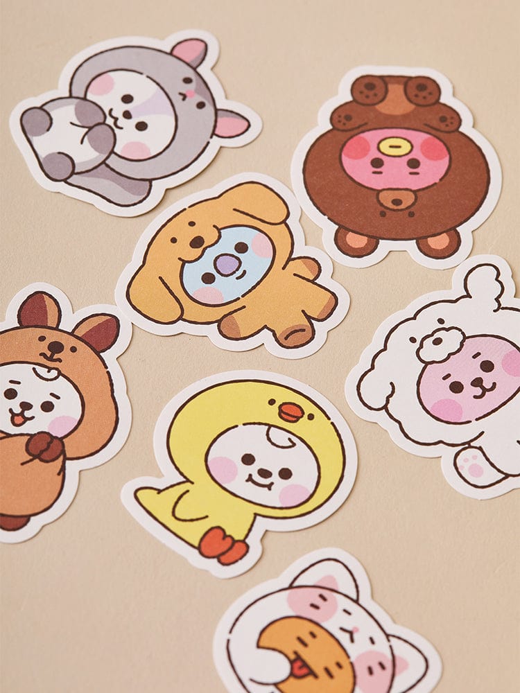 BT21 BABY STICKERS SET FLUFFY (7PCS) : autocollants mignons sur fond beige, personnages baby LINE FRIENDS/BTS.