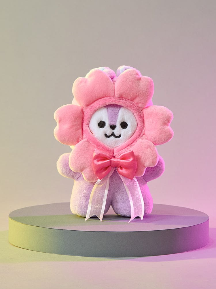BT21 Born to Dance Closet Accessory Set (Wreath) : peluche décorative rose sur présentoir, personnages BT21 en tenue de danse.