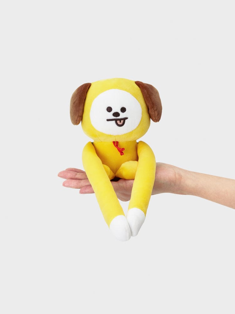 BT21 CHIMMY BIG PLUSH MAGNET CHEWY CHEWY CHIMMY, peluche officielle LINE FRIENDS, CHIMMY assis, fond clair, main tenant