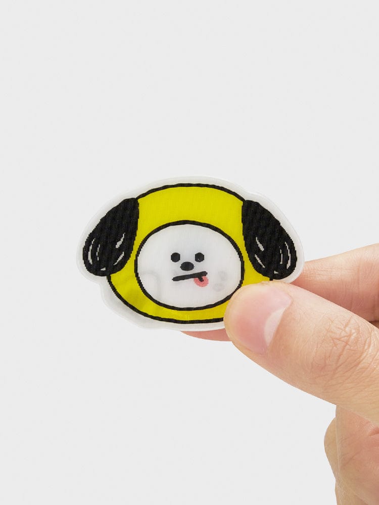 BT21 CHIMMY LENTICULAR 3D MAGNET 2024 SEASON'S GREETINGS : aimant CHIMMY avec effet lenticulaire tenu en main sur fond clair