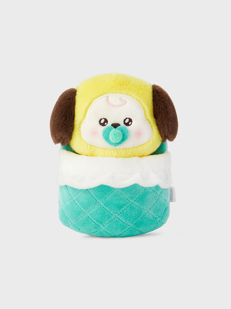BT21 CHIMMY NEWBORN BABY PLUSH officielle : peluche mignonne de CHIMMY en couverture, décor chambre, fond clair.