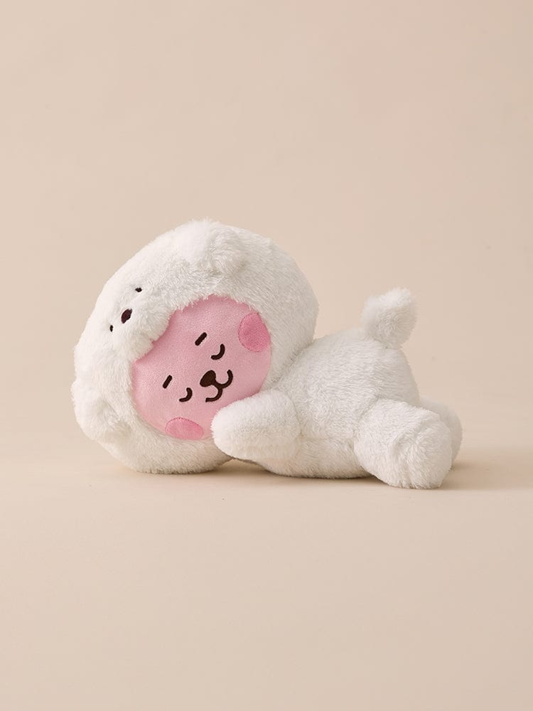 BT21 COOKY BABY LYING DOLL FLUFFY : peluche officielle LINE FRIENDS, COOKY lapin musclé couché, décor chambre, fond beige