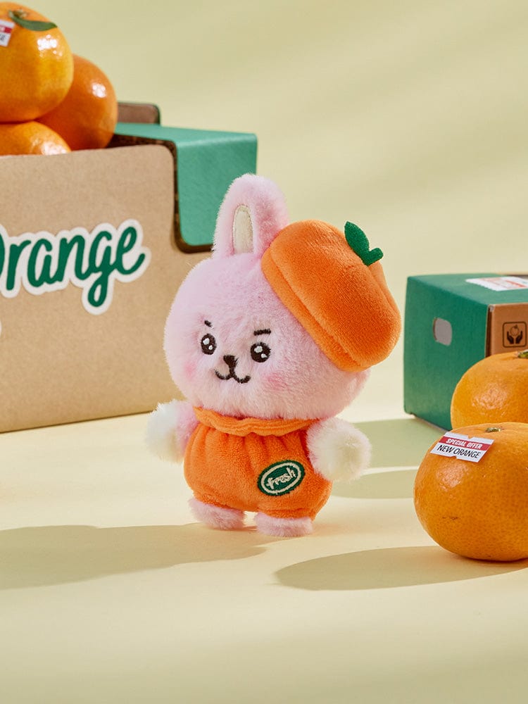 BT21 COOKY BABY PLUSH ORANGE PARTY, peluche orange du lapin musclé COOKY Jungkook, sur présentoir, style officiel LINE