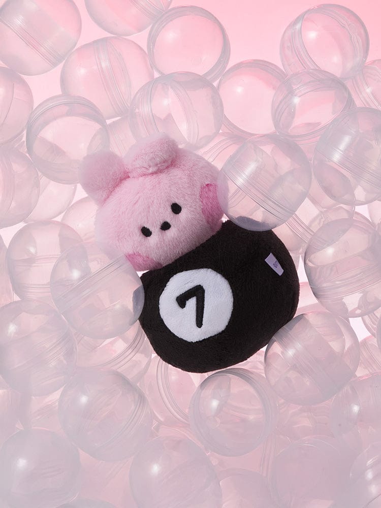 BT21 COOKY minini PLUSH LUCKY GATCHA : peluche COOKY Jungkook BTS sur fond de ballons roses, ambiance chanceuse.