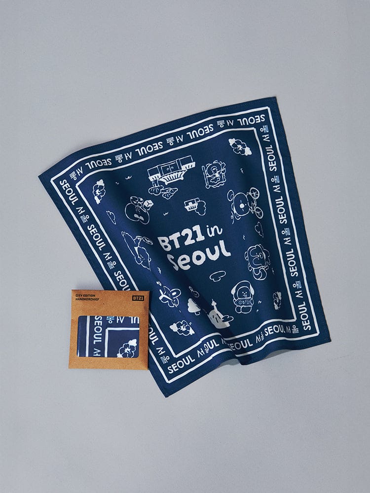 BT21 HANDKERCHIEF SEOUL EDITION (BLUE, IVORY) LINE FRIENDS : mouchoir bleu à motif “BT21 in seoul”, sur fond clair.