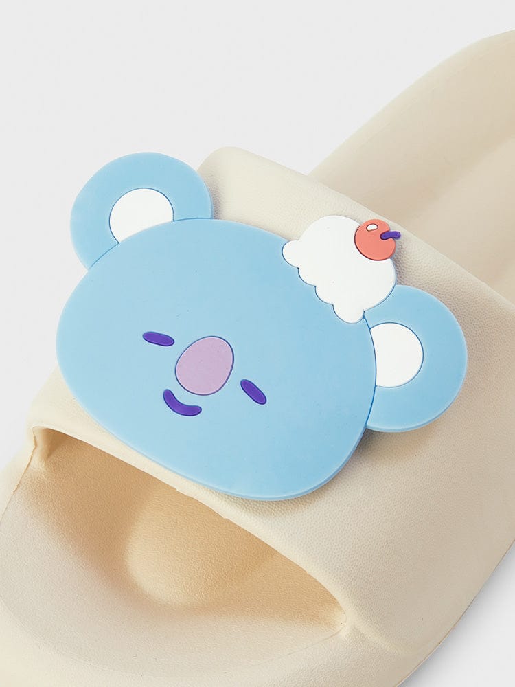 BT21 KOYA SLIPPERS ON THE CLOUD EDITION : chaussons officiels LINE FRIENDS avec KOYA, style kawaii sur coussin clair