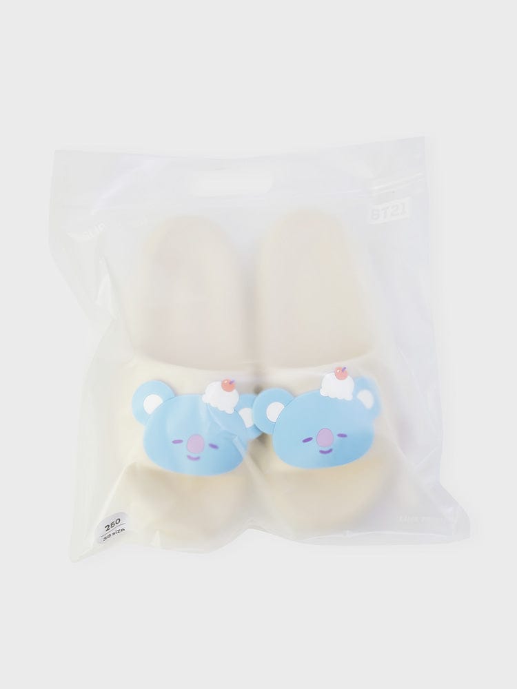 BT21 KOYA SLIPPERS ON THE CLOUD EDITION, chaussons officiels LINE FRIENDS avec KOYA, ambiance kawaii sur fond clair