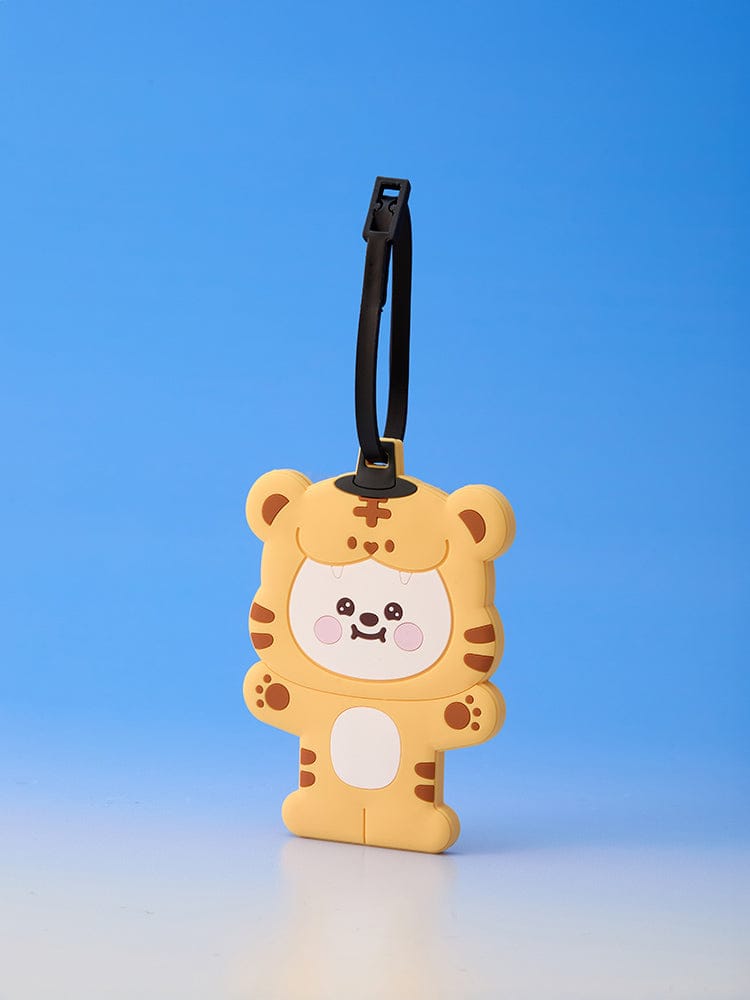 BT21 LUGGAGE TAG K-HORANG, porte-bagage officiel LINE FRIENDS, personnage K-HORANG sur fond bleu ciel, accessoire de voyage.