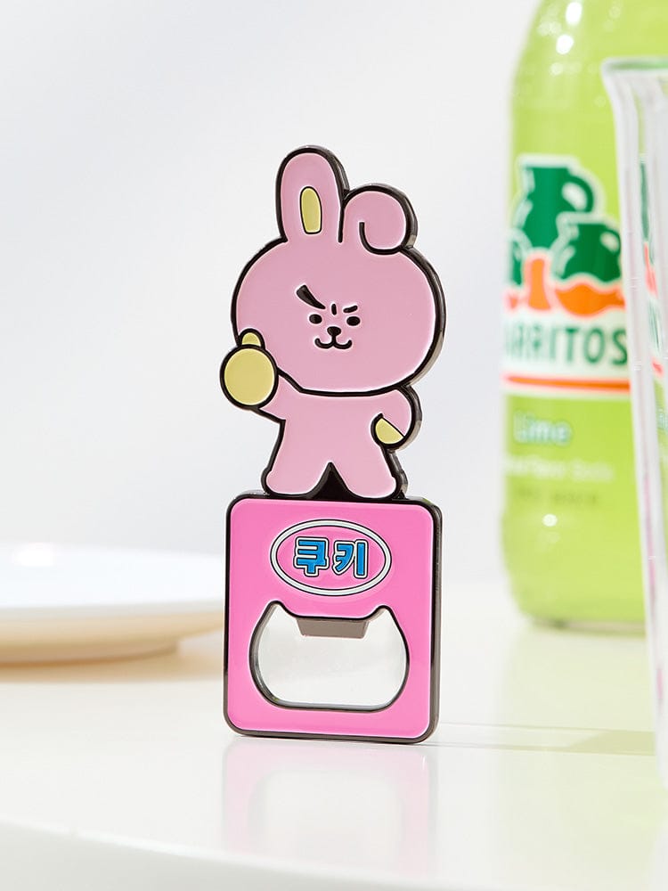 BT21 MAGNET OPENER SOUVENIR LINE FRIENDS : ouvre-bouteille magnet avec personnage BT21, ambiance kawaii sur fond blanc.