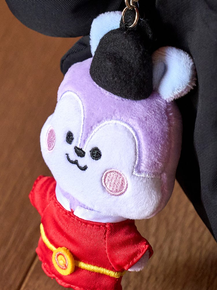 BT21 MANG BABY PLUSH KEYRING K-EDITION 2 : porte-clés peluche LINE FRIENDS avec Mang, poney danseur masqué, sur fond bois.