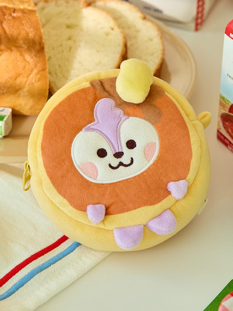 BT21 MANG BABY PLUSH POUCH BAKERY SHOP : mini peluche en poche avec MANG sur fond de pâtisseries, style boutique BT21.