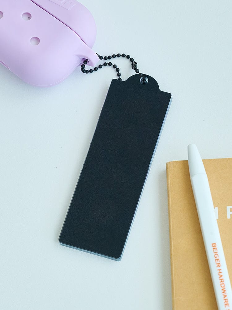 BT21 MANG BASIC 4-CUT KEYRING officiel LINE FRIENDS, porte-clés MANG sur fond clair avec étiquette noire