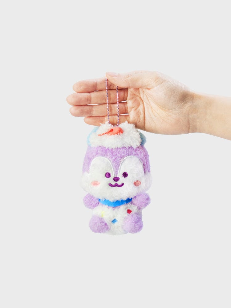 BT21 MANG DOLL KEYRING ON THE CLOUD EDITION LINE FRIENDS : porte-clés MANG pastel en main sur fond clair
