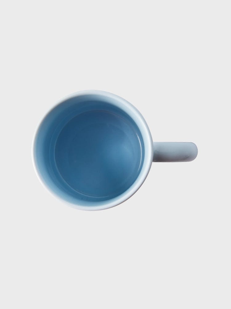 Vue de dessus de la BT21 MANG MUG CUP (12 OZ) NEW BASIC EDITION LINE FRIENDS, mug bleu kawaii avec poignée.