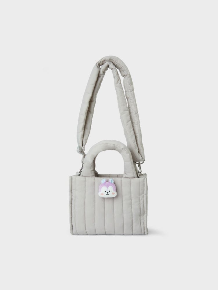 BT21 MANG QUILTED BAG WITH FACE PLUSH BADGE WINTER EDITION : sac matelassé LINE FRIENDS avec badge peluche, style hiver.