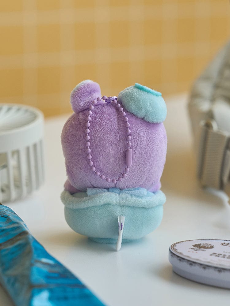 BT21 MANG RJ WELCOME PARTY RICE BOWL DOLL KEYRING (S) : porte-clés officiel LINE FRIENDS RJ, alpaga violet bleu sur table.