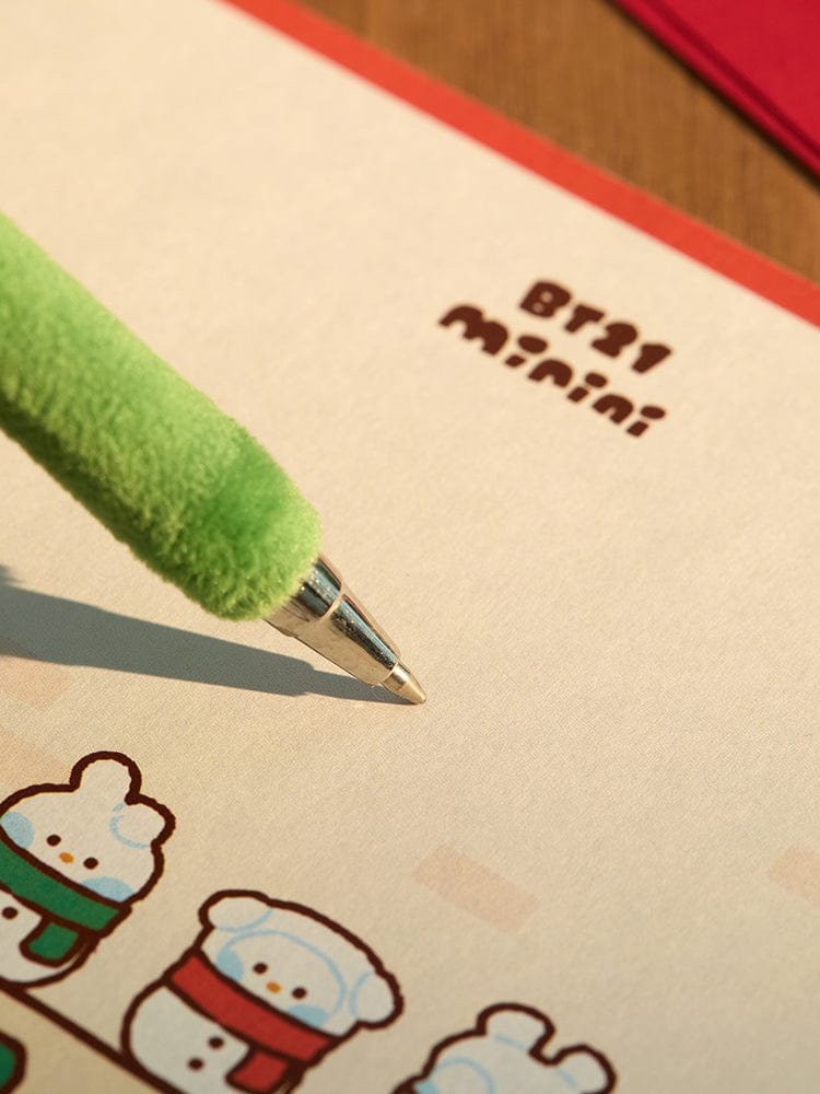 BT21 MANG mini minini SNOWMAN PLUSH GEL PEN PETITE HOLIDAY : stylo gel et peluche MANG sur carte de Noël, décor boutique