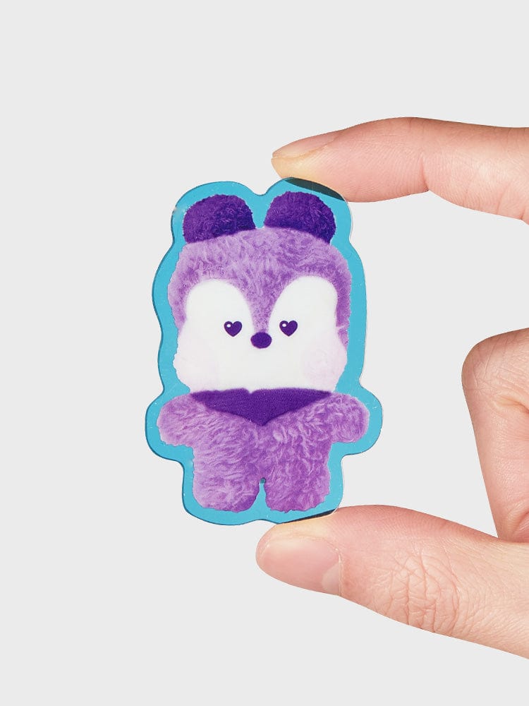 BT21 MANG minini ACRYLIC MAGNETIC CLIP PURPLE OF WISH EDITION, clip magnétique violet LINE FRIENDS, mains tenant le produit