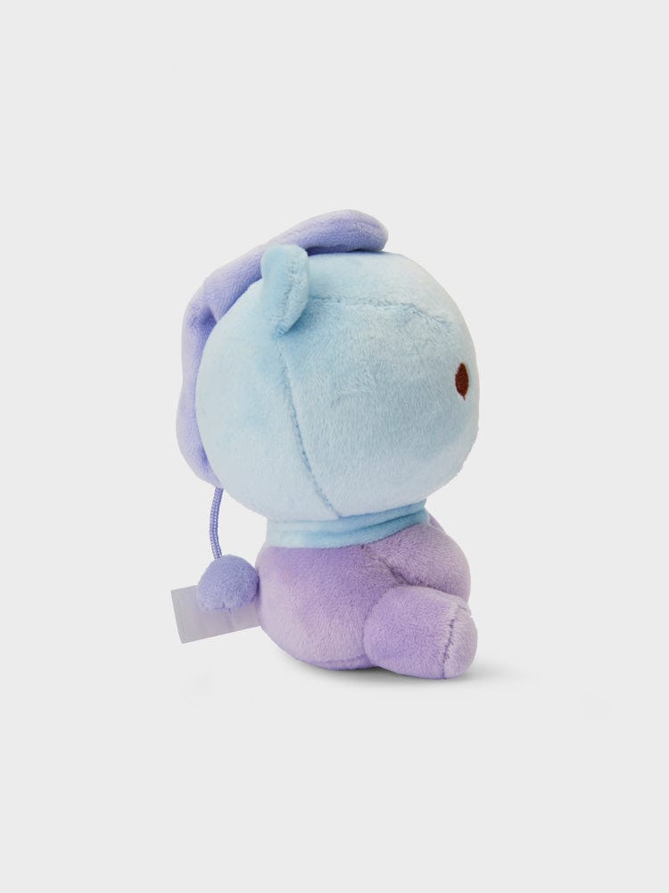 BT21 MANG minini LYING DOLL, peluche officielle MANG en position allongée, décor chambre sur fond clair.