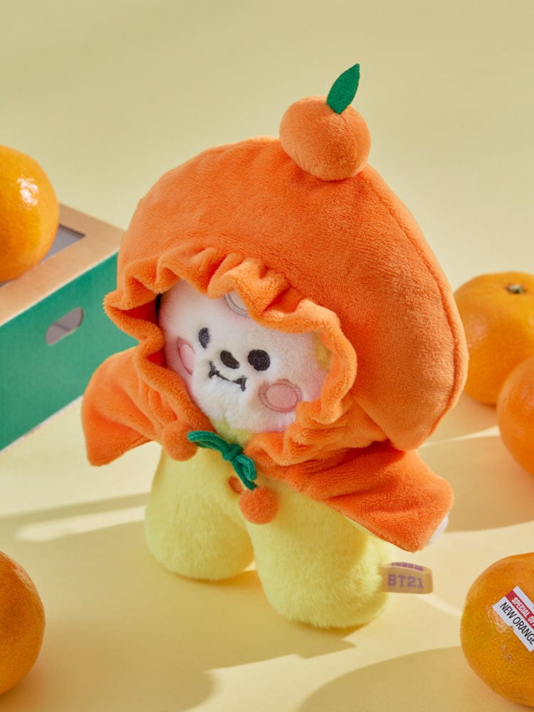 BT21 ORANGE PARTY COSTUME CLOSET - HOODIE CAPE : peluche orange avec motif de fruit, décorée sur fond clair.