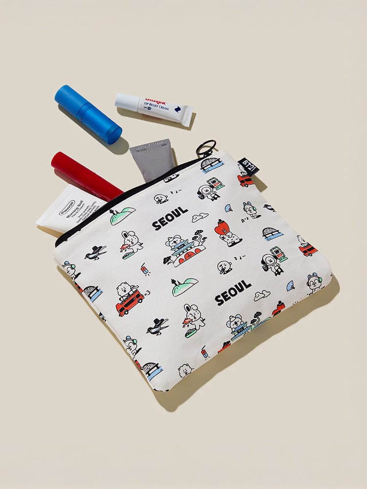 BT21 POUCH SEOUL EDITION, pochette LINE FRIENDS avec personnages BT21 sur fond blanc, stylos et accessoires sur fond clair