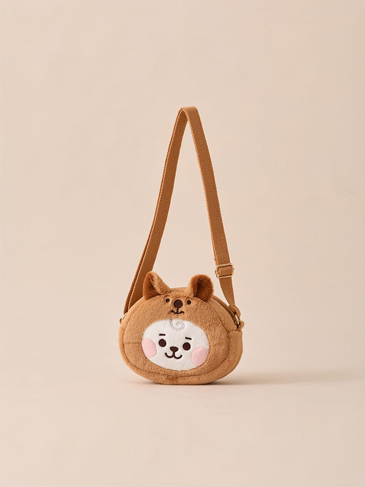 BT21 RJ BABY CROSSBODY BAG FLUFFY : petite pochette crossbody en peluche RJ, style alpaga, fond beige, produit officiel LINE FRIENDS.