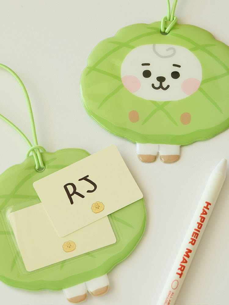 BT21 RJ BABY PVC NAME TAG BAKERY SHOP : tag nom en PVC vert alpaga RJ, contexte boutique, accessoire de voyage officiel LINE FRIENDS.